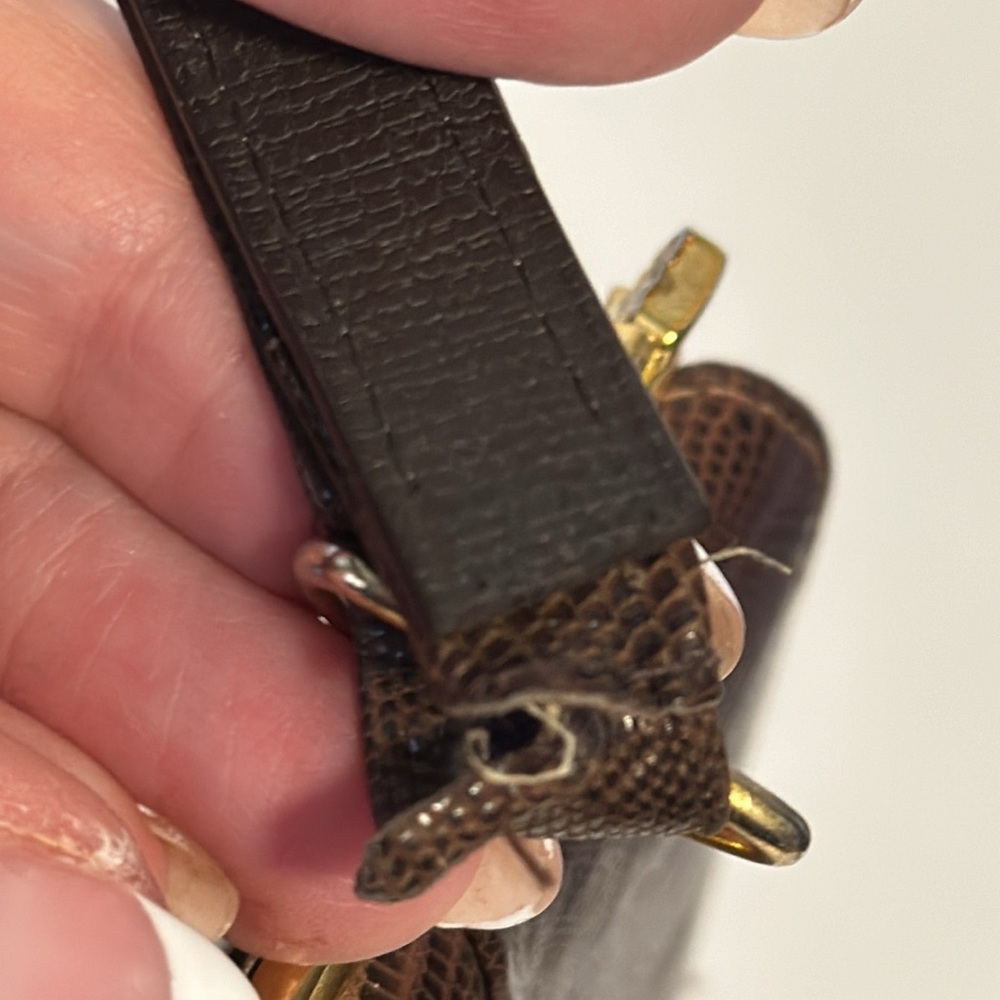 Vintage brown snakeskin handbag w/gold metal hardware Mid-century snap close. - Picture 6 of 6